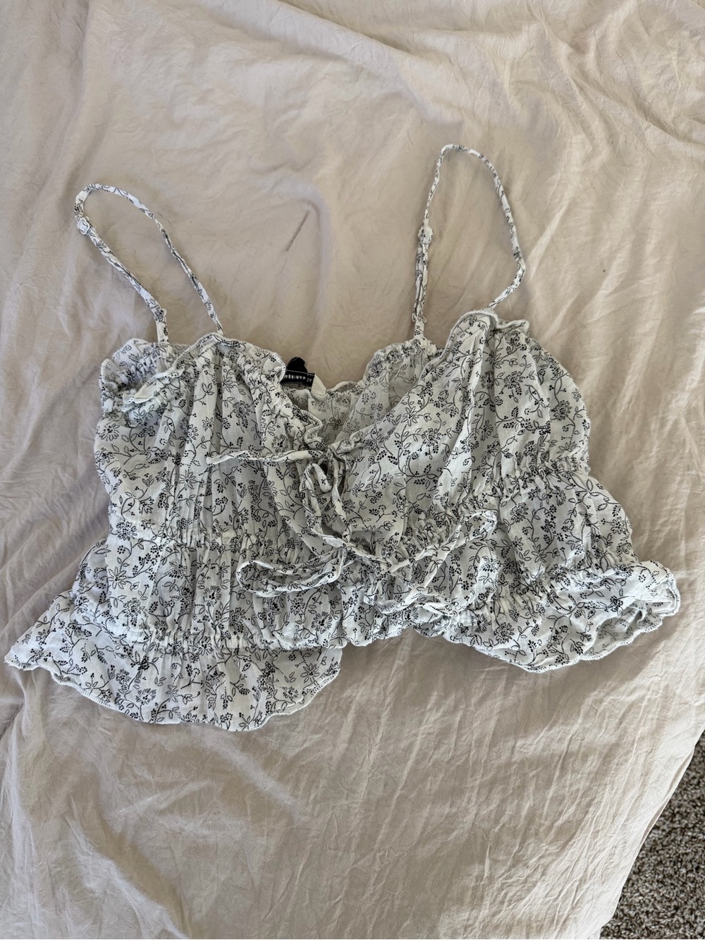 American Eagle Outfitters White Floral Ruffle Cropped Tank